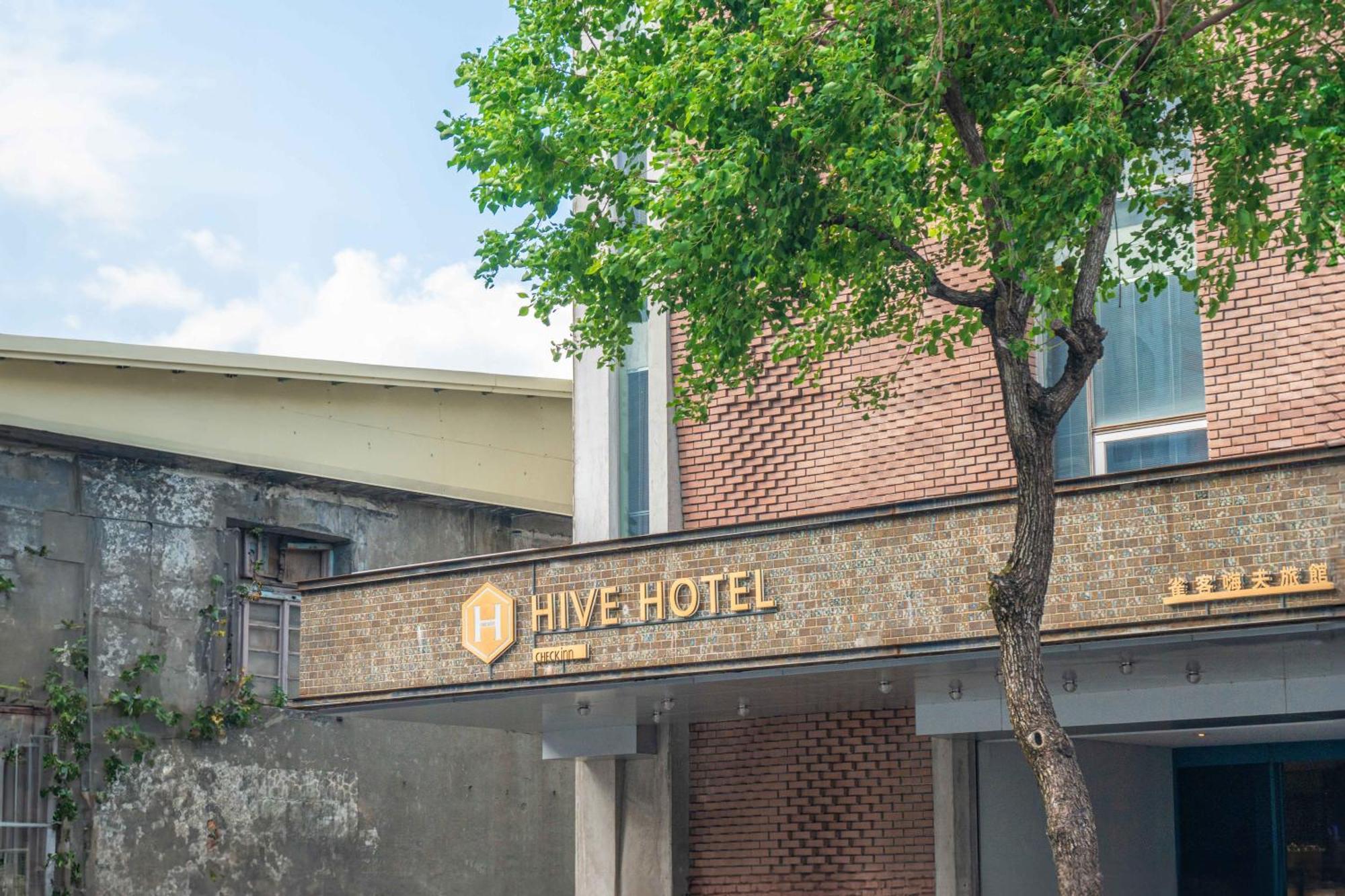 Check Inn Hive Lotung Kültér fotó